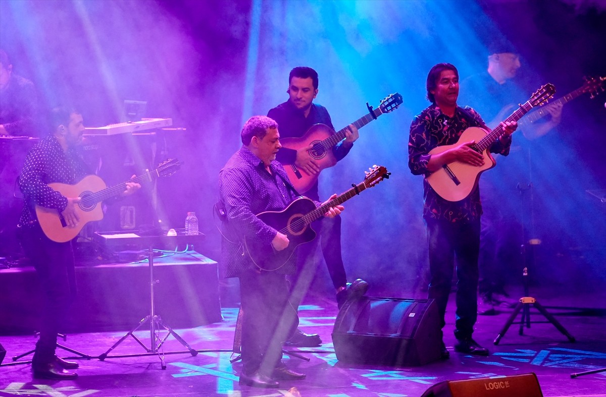 Grammy ödüllü müzik grubu Gipsy Kings, Türkiye turnesi kapsamında Harbiye Cemil Topuzlu Açıkhava...