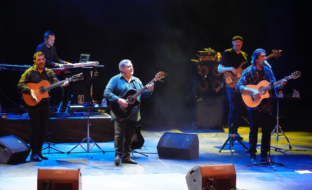 Grammy ödüllü müzik grubu Gipsy Kings, Türkiye turnesi kapsamında Harbiye Cemil Topuzlu Açıkhava...