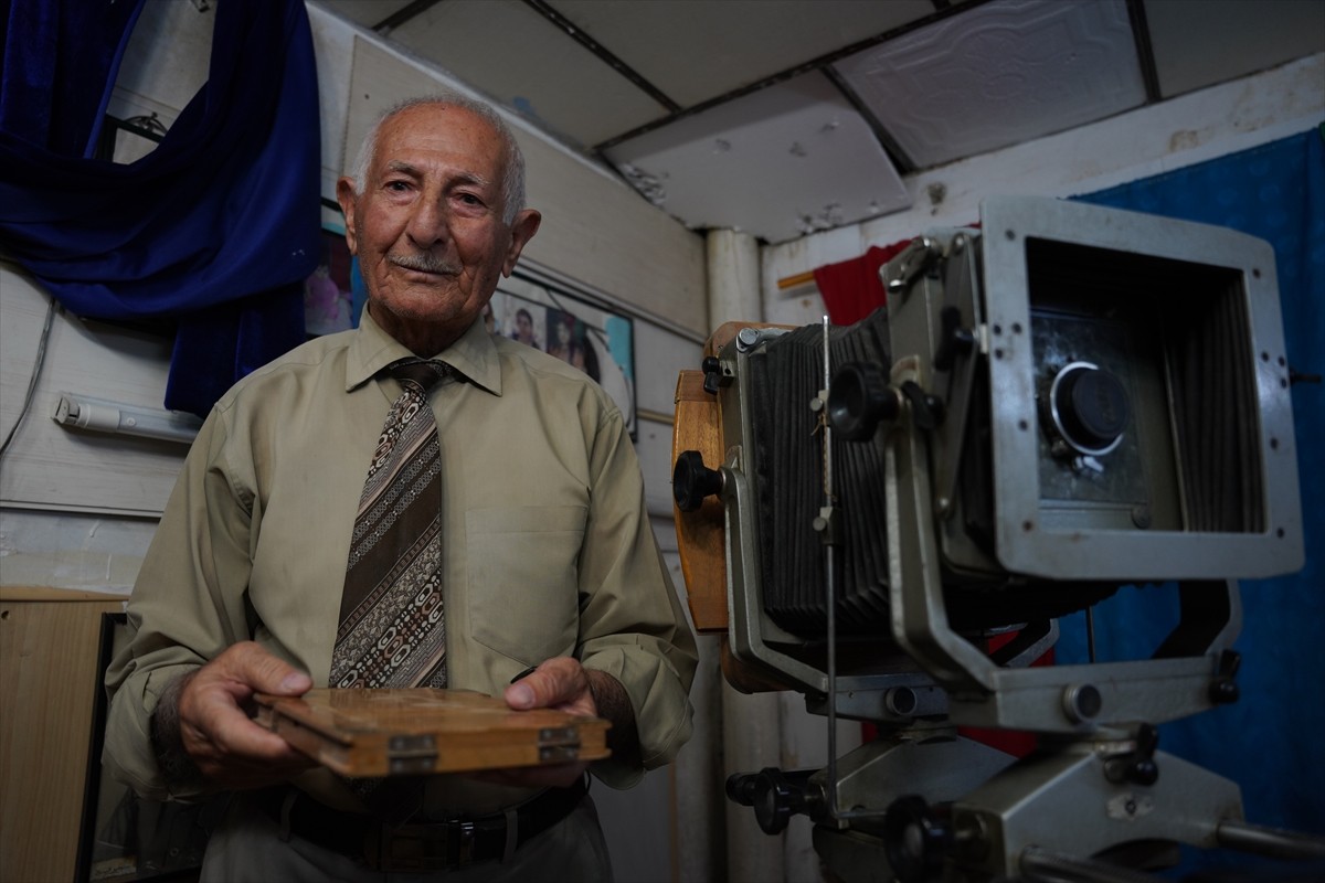 Irak’ın Süleymaniye kentinde yaşayan 84 yaşındaki Muhammed Emin Kadir, ilerleyen yaşına rağmen...