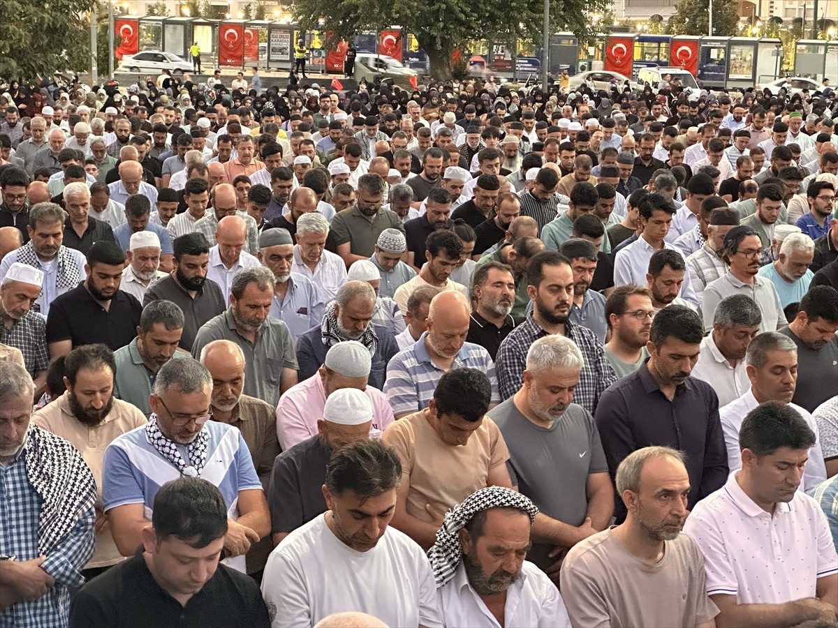 İran'ın başkenti Tahran'da suikasta uğrayan Hamas Siyasi Büro Başkanı İsmail Heniyye için...