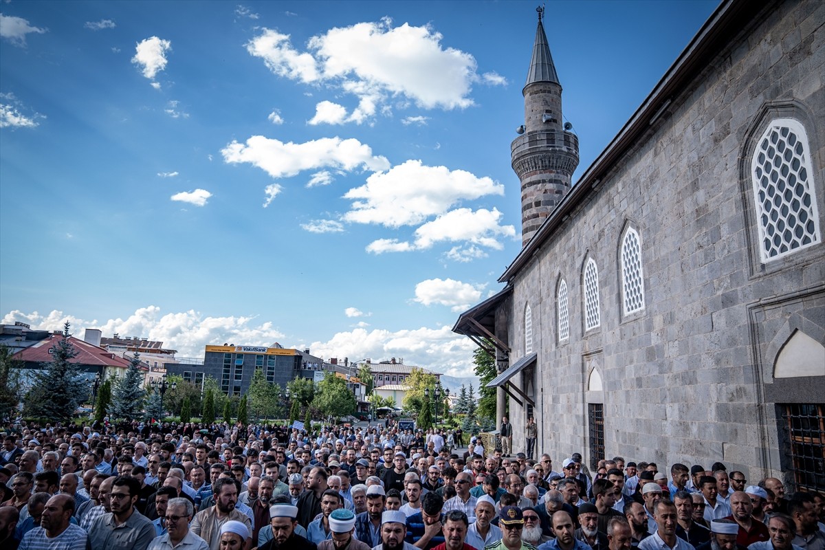 İran'ın başkenti Tahran'da suikasta uğrayan Hamas Siyasi Büro Başkanı İsmail Heniyye için Erzurum...