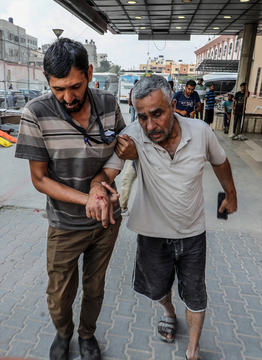 İsrail'in abluka altındaki Gazze Şeridi'ne yönelik saldırıları 290 gündür aralıksız devam ediyor....