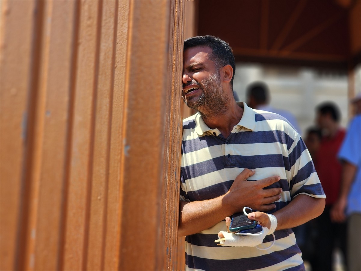 İsrail'in abluka altındaki Gazze Şeridi'ne yönelik saldırıları 290 gündür aralıksız devam ediyor....