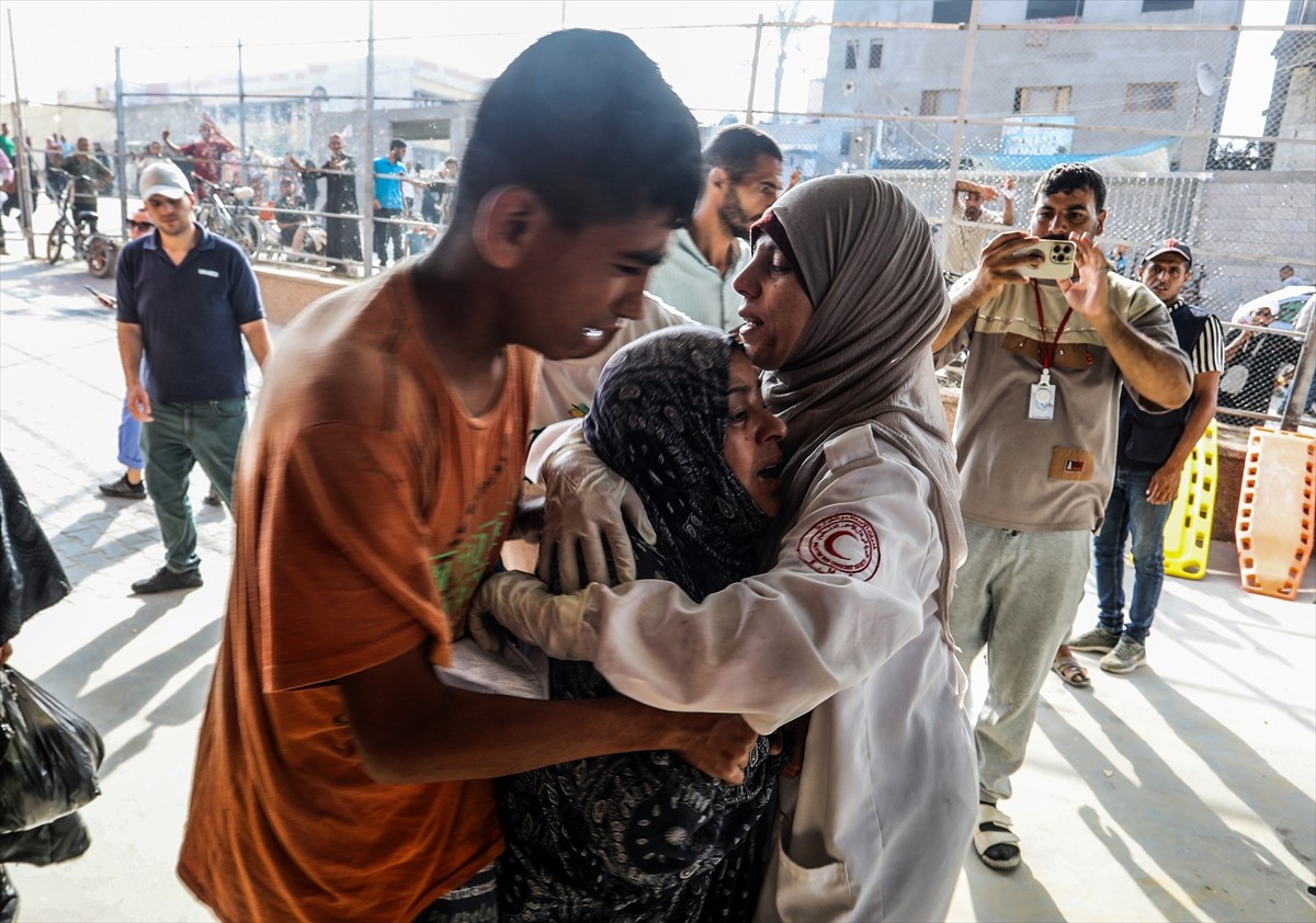 İsrail'in abluka altındaki Gazze Şeridi'ne yönelik saldırıları 290 gündür aralıksız devam ediyor....