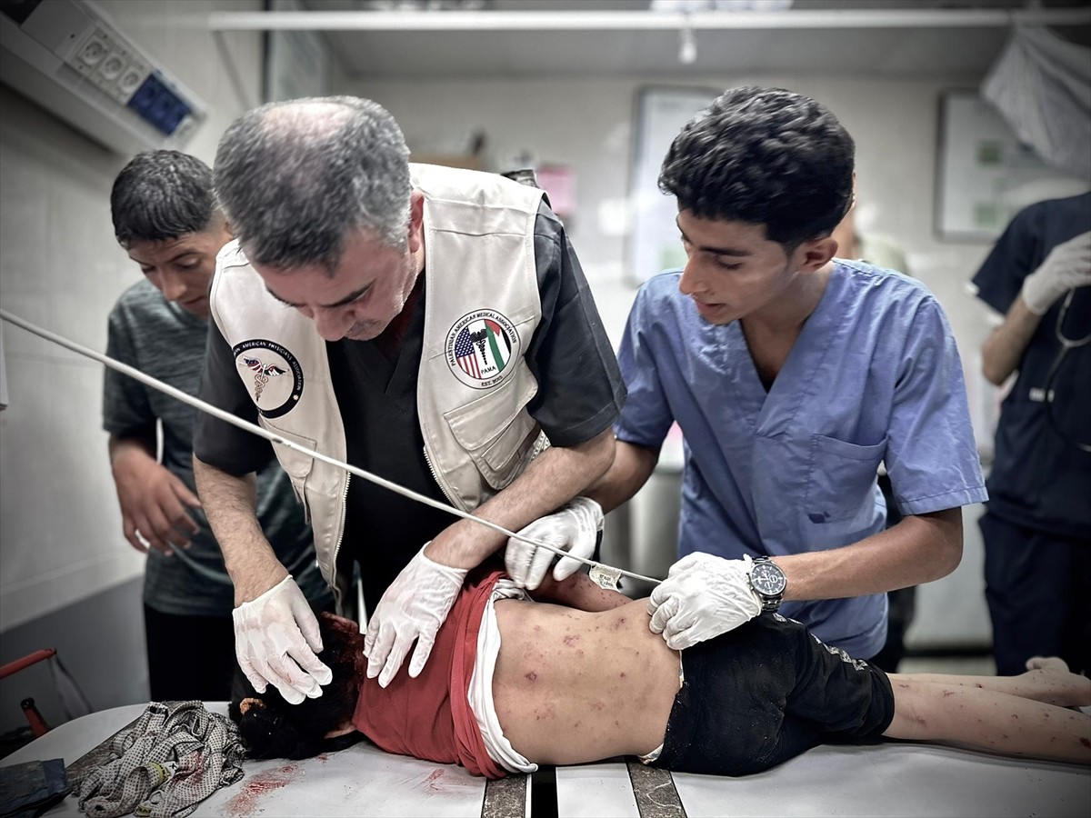 İsrail'in abluka altındaki Gazze Şeridi'ne yönelik saldırıları 290 gündür aralıksız devam ediyor....