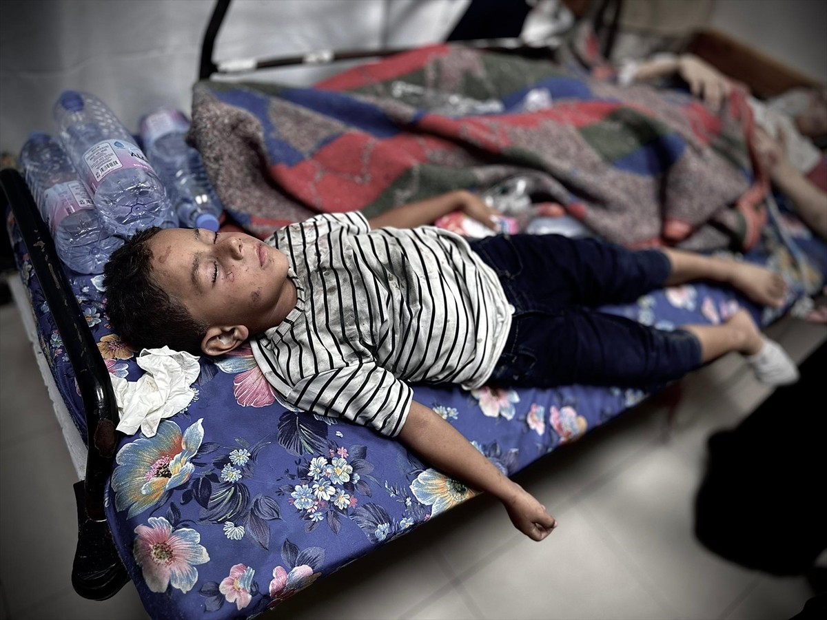 İsrail'in abluka altındaki Gazze Şeridi'ne yönelik saldırıları 290 gündür aralıksız devam ediyor....