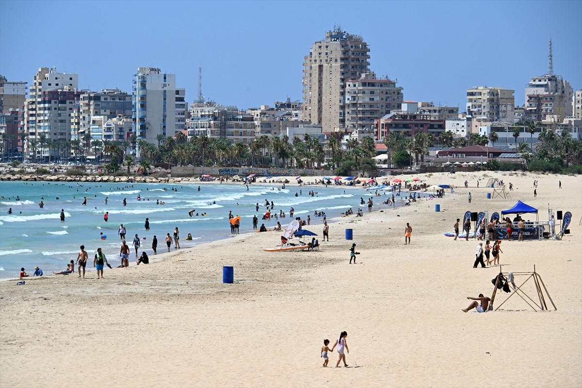 İsrail'in Lübnan'a yönelik artan saldırı tehdidine rağmen sınırdaki çatışma bölgesine kısa bir...