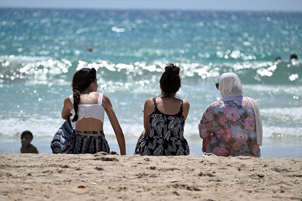 İsrail'in Lübnan'a yönelik artan saldırı tehdidine rağmen sınırdaki çatışma bölgesine kısa bir...