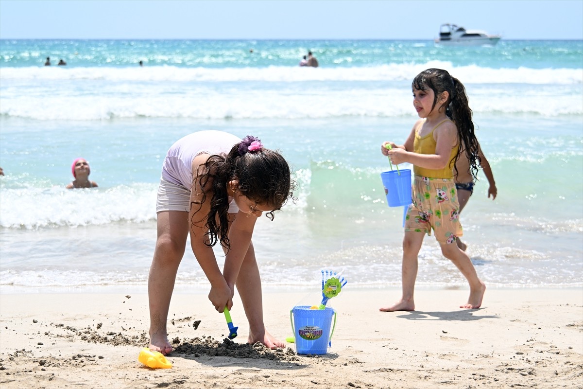 İsrail'in Lübnan'a yönelik artan saldırı tehdidine rağmen sınırdaki çatışma bölgesine kısa bir...