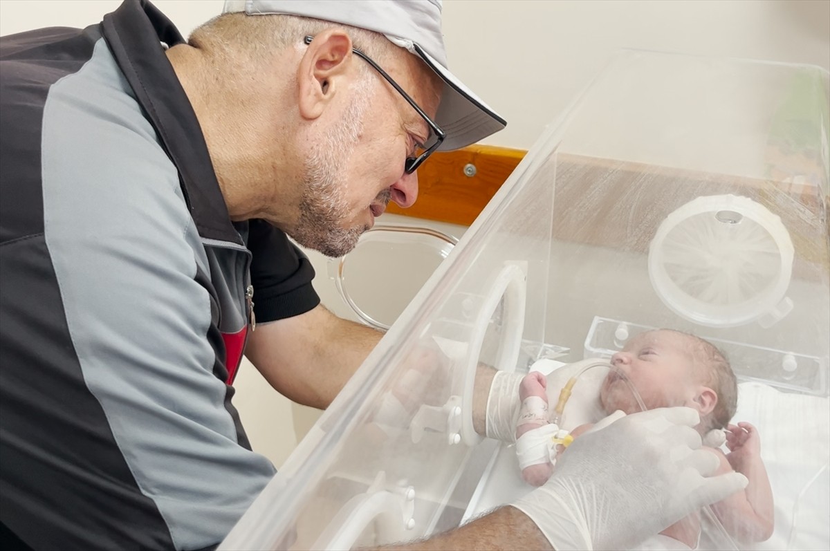 İsrail'in vurduğu Filistinli hamile kadının bebeği, sezaryen operasyonuyla hayata tutundu....