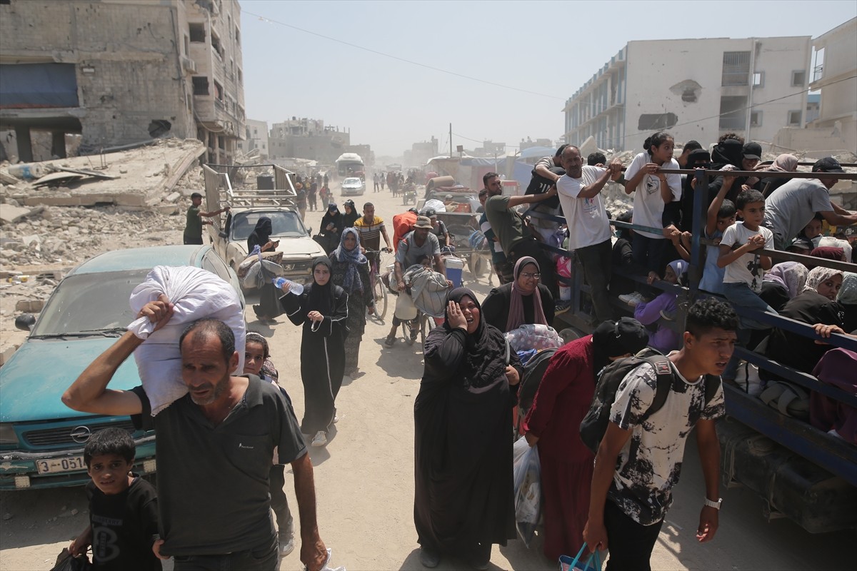 İsrail, 7 Ekim'den bu yana saldırılarını sürdürdüğü Gazze Şeridi'nde daha önce "güvenli" ilan...