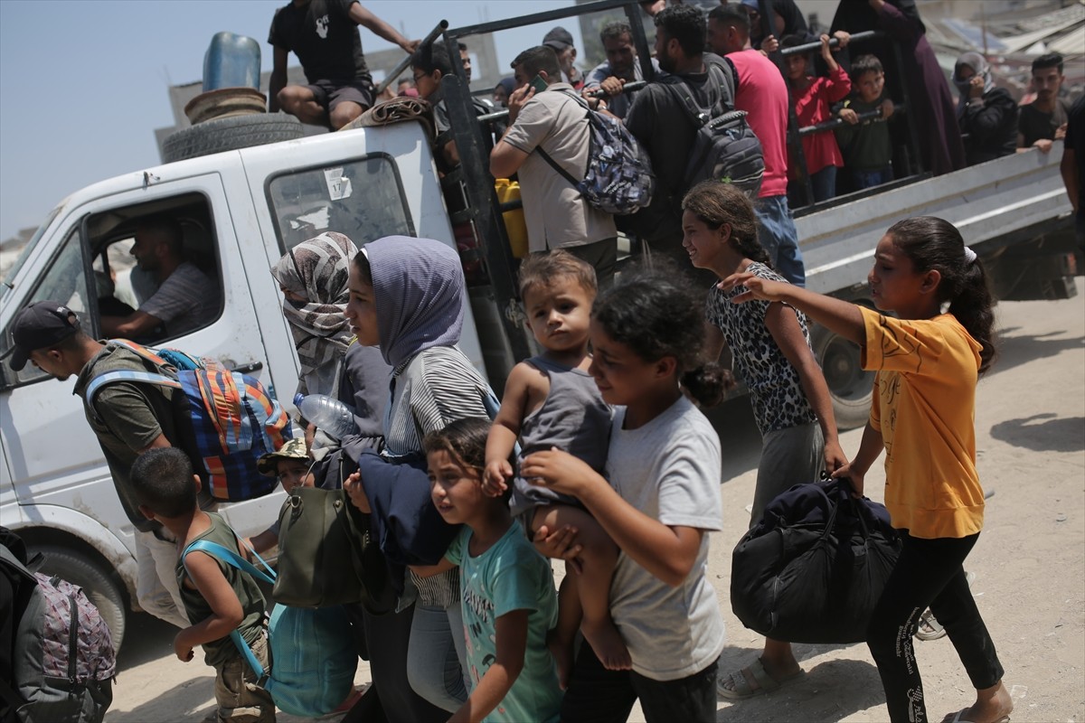 İsrail, 7 Ekim'den bu yana saldırılarını sürdürdüğü Gazze Şeridi'nde daha önce "güvenli" ilan...