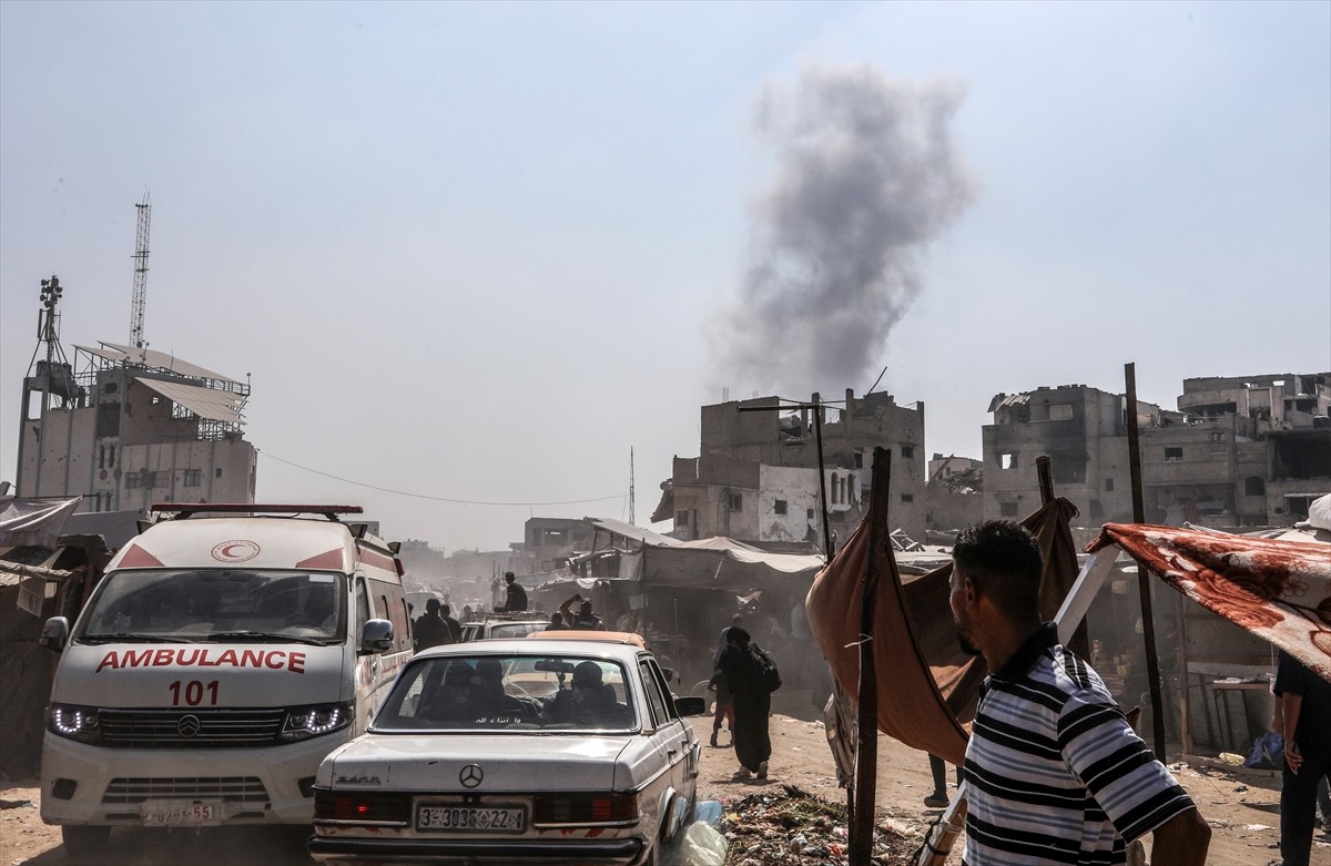 İsrail, 7 Ekim'den bu yana saldırılarını sürdürdüğü Gazze Şeridi'nde daha önce "güvenli" ilan...