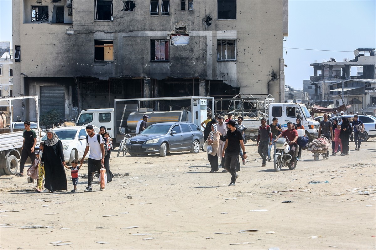 İsrail, 7 Ekim'den bu yana saldırılarını sürdürdüğü Gazze Şeridi'nde daha önce "güvenli" ilan...