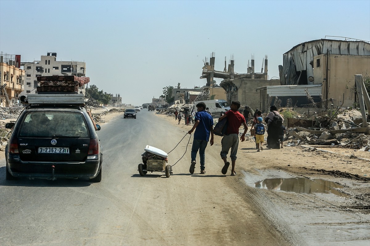 İsrail, 7 Ekim'den bu yana saldırılarını sürdürdüğü Gazze Şeridi'nde daha önce "güvenli" ilan...