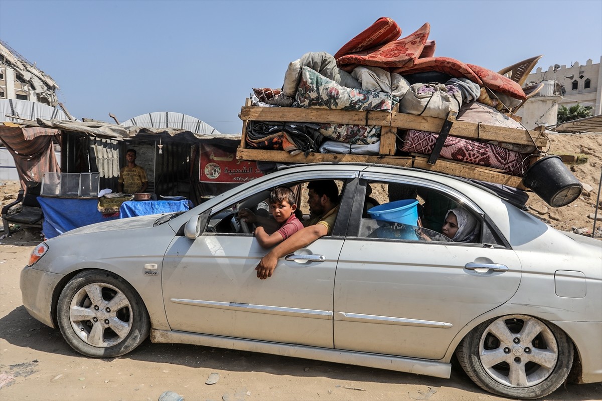 İsrail, 7 Ekim'den bu yana saldırılarını sürdürdüğü Gazze Şeridi'nde daha önce "güvenli" ilan...