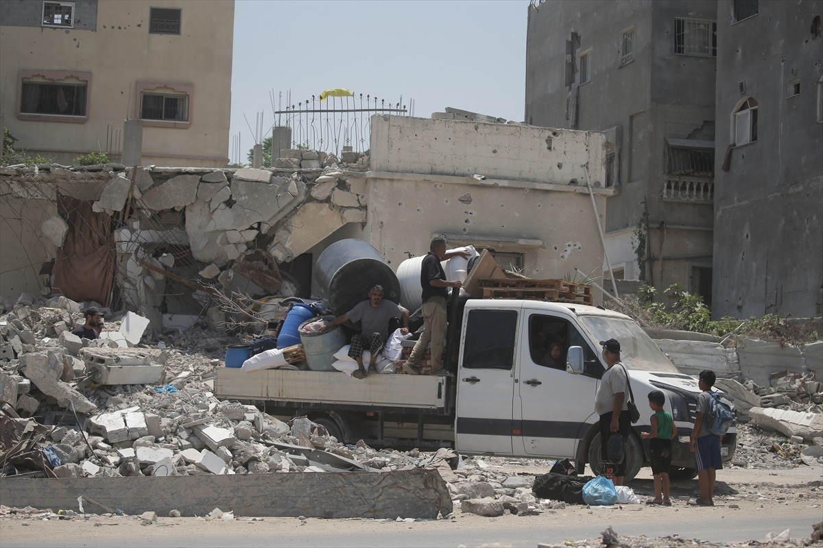 İsrail, 7 Ekim'den bu yana saldırılarını sürdürdüğü Gazze Şeridi'nde daha önce "güvenli" ilan...