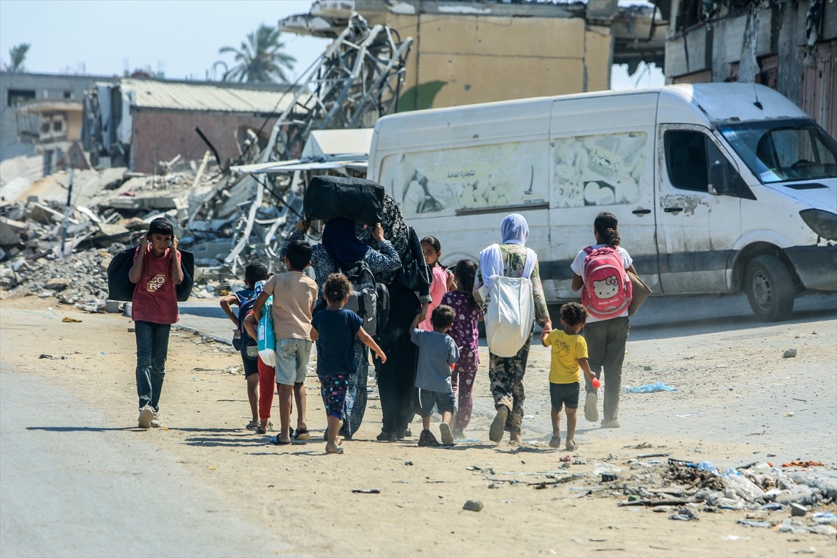 İsrail, 7 Ekim'den bu yana saldırılarını sürdürdüğü Gazze Şeridi'nde daha önce "güvenli" ilan...