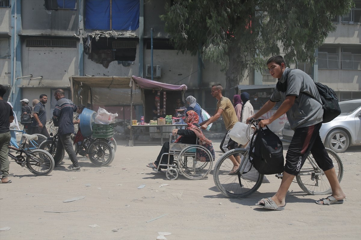 İsrail, 7 Ekim'den bu yana saldırılarını sürdürdüğü Gazze Şeridi'nde daha önce "güvenli" ilan...