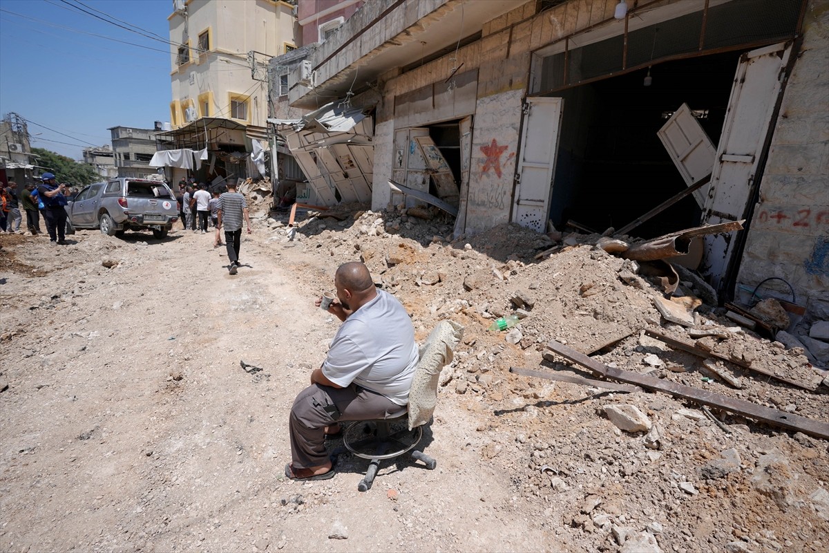 İsrail ordusu, gece saatlerinden itibaren yaklaşık 16 saat süre saldırı altında tuttuğu işgal...