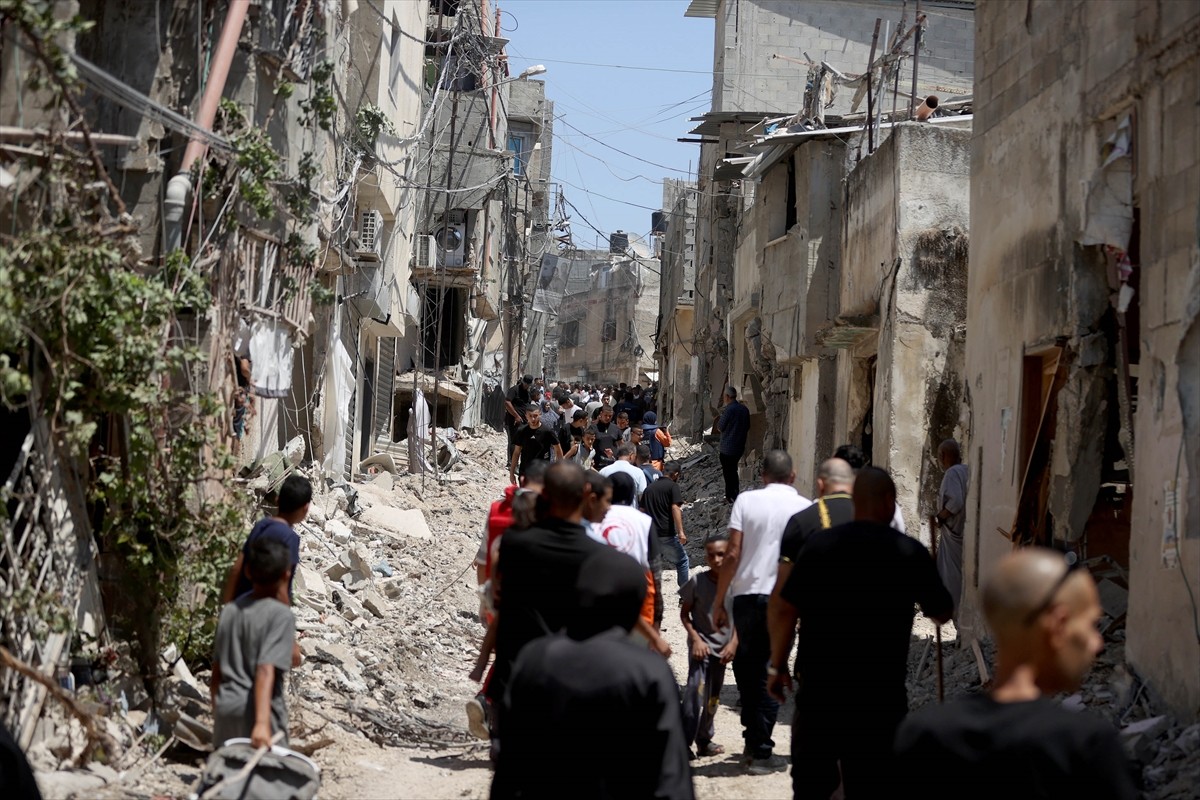 İsrail ordusu, gece saatlerinden itibaren yaklaşık 16 saat süre saldırı altında tuttuğu işgal...