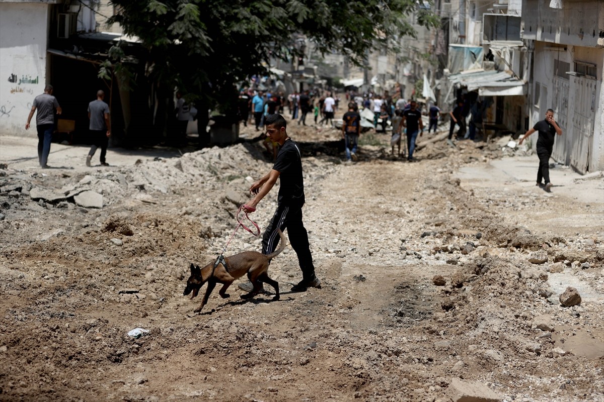 İsrail ordusu, gece saatlerinden itibaren yaklaşık 16 saat süre saldırı altında tuttuğu işgal...