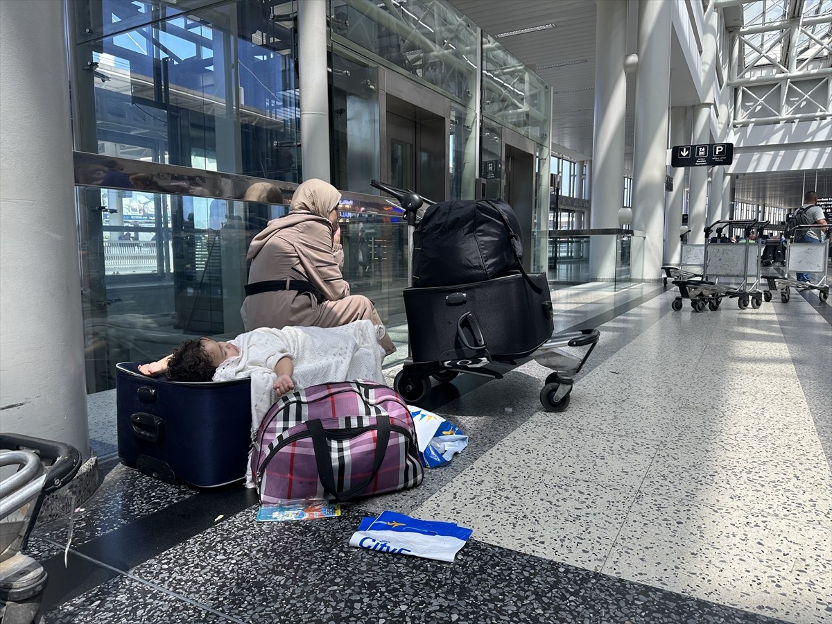 İsrail ordusunun Lübnan'a yönelik olası saldırı tehdidi nedeniyle Beyrut Refik Hariri Uluslararası...