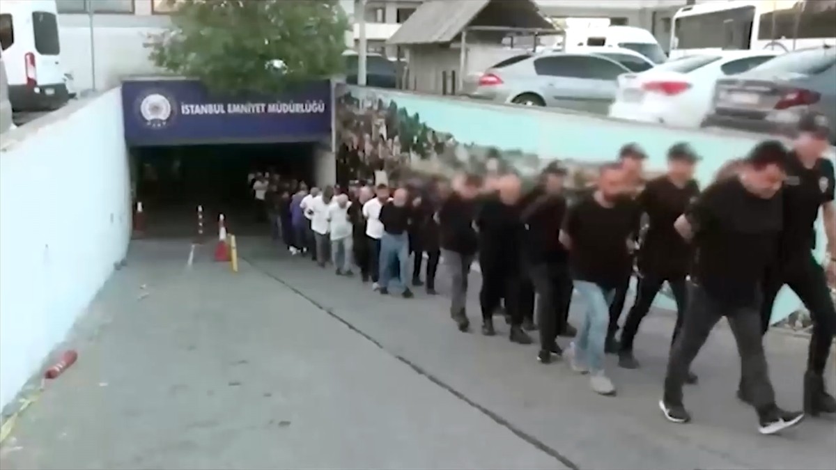 İstanbul'da, polis ekiplerinin operasyon ve uygulamalarında, uyuşturucu ticareti suçundan hapis...