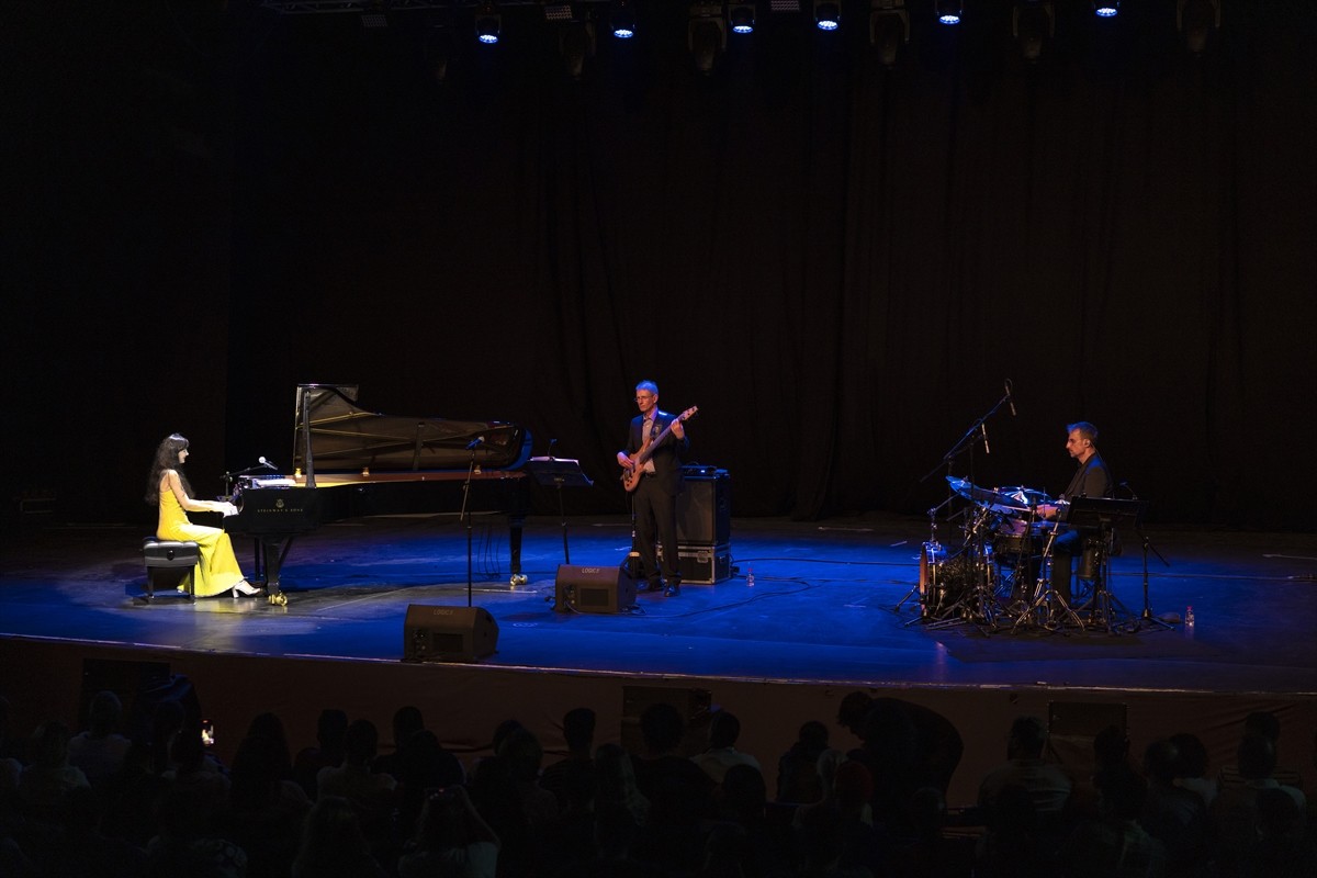 İSTANBUL (AA) - "Cazın prensesi" olarak anılan Azerbaycanlı piyanist, besteci ve şarkıcı Aziza...