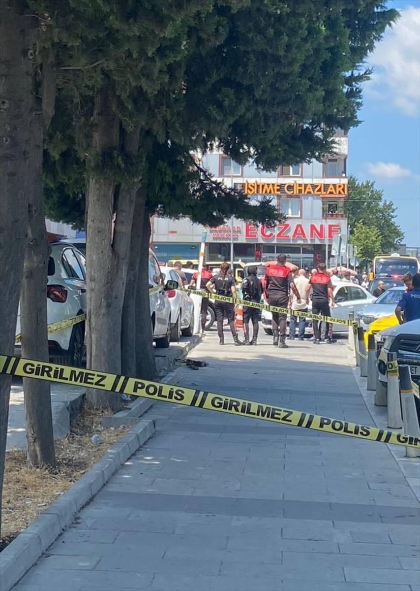 İstanbul, Bağcılar Merkez Mahallesi'ndeki bir camide imamlık yapan D.K., caminin yakınlarında sağ...