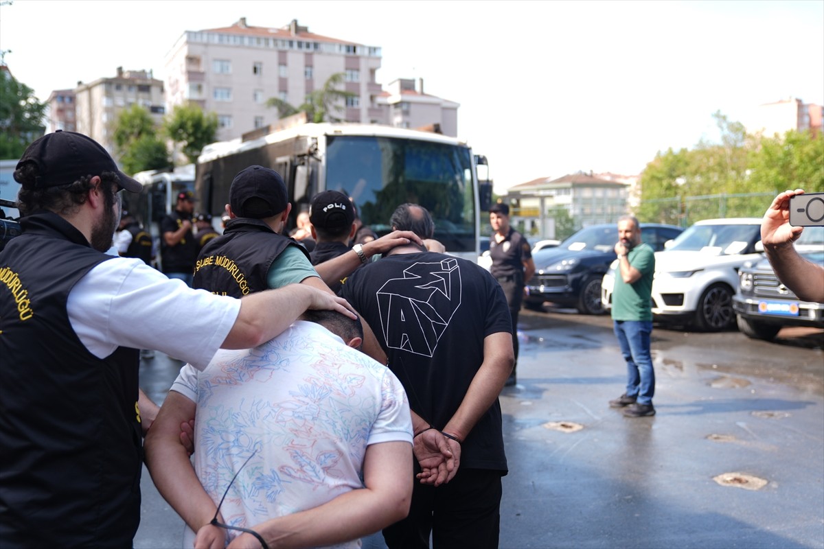 İstanbul merkezli 8 ilde bir suç örgütüne yönelik yapılan operasyonda, yediemin otoparklarından...