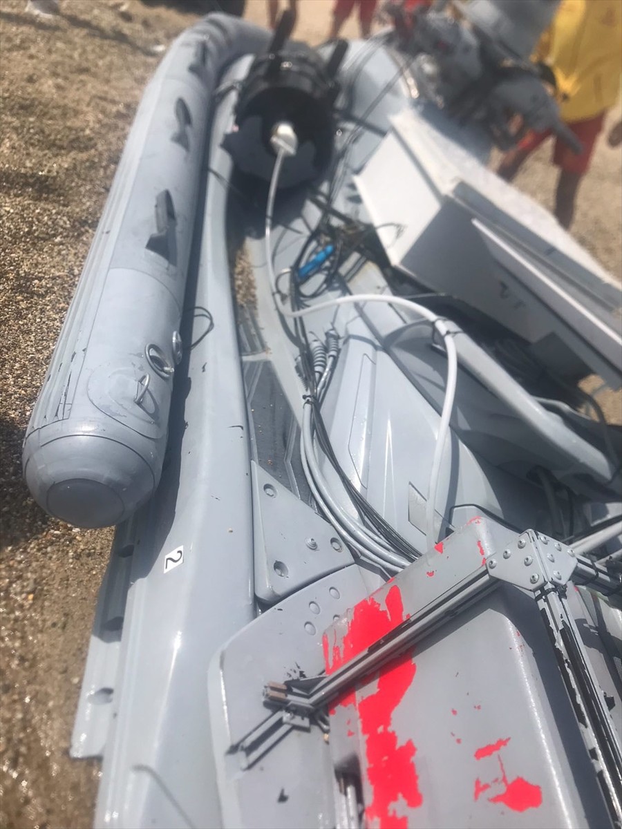 İstanbul Valiliği, Çatalca'da menşei henüz belirlenemeyen bir insansız deniz aracının bulunduğunu...