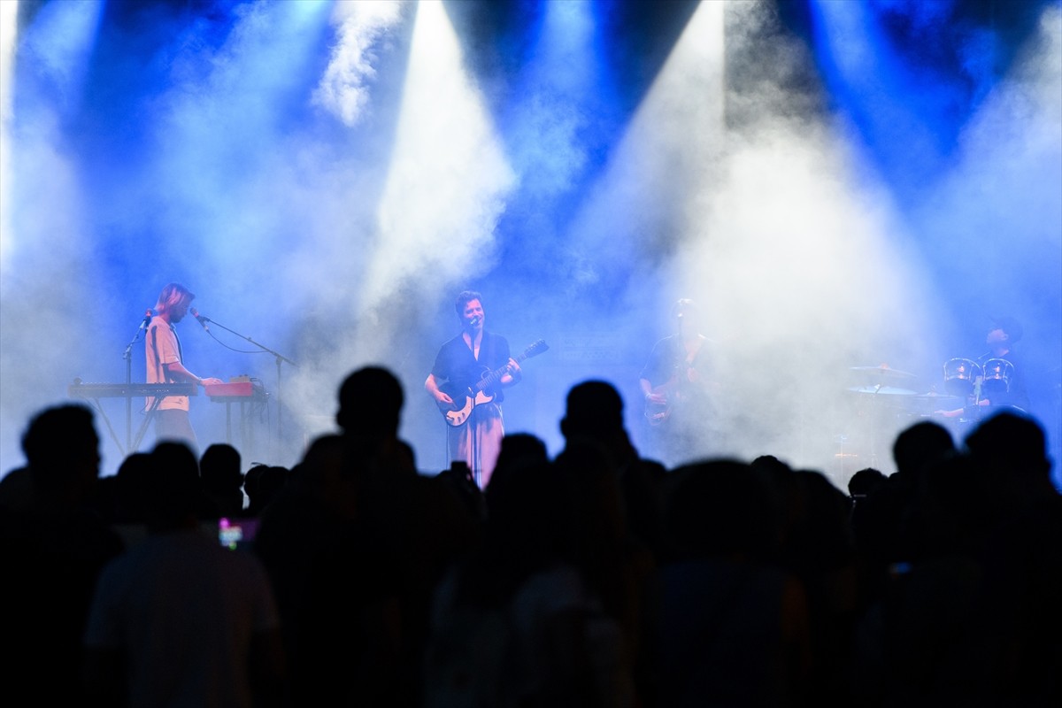 İzlandalı rock grubu Kaleo, KüçükÇiftlik Bahçe'de müzikseverlerle buluştu. Grup "Lonely Cowboy" ve...