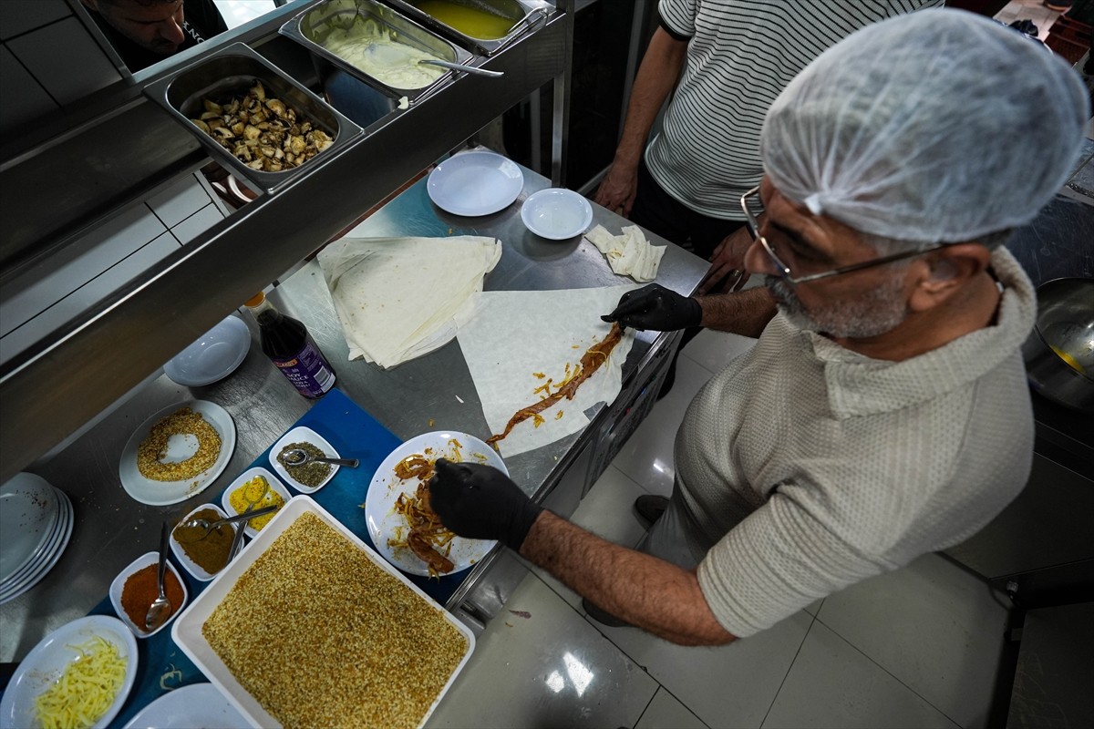 İzmir'de bir balık restoranı, kentte "gevrek" olarak tabir edilen simitten esinlenip levrek...