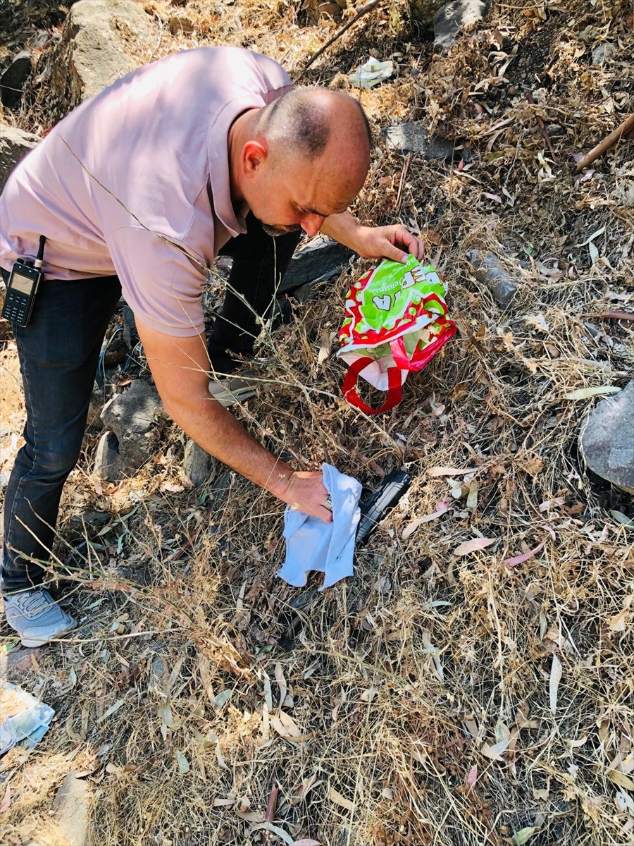İzmir'in Menemen ilçesinde evlerine dönerken sokakta silahlı saldırıya uğrayan karı koca hayatını...
