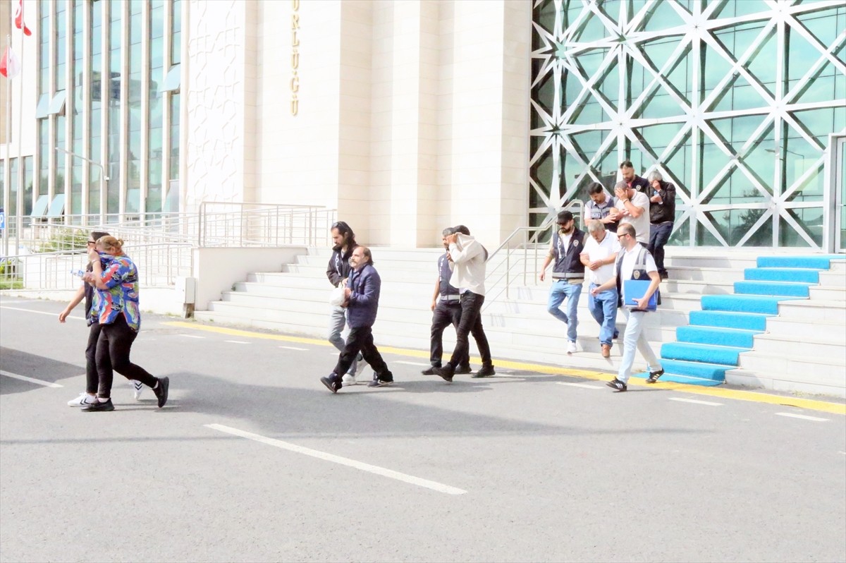 Kars'ın Arpaçay ilçesinde düzenlenen "Taksi-1" fuhuş operasyonunda 12 kişi gözaltına alındı....