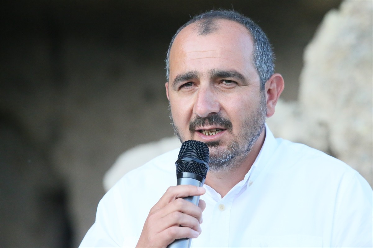 Kars'taki, UNESCO Dünya Miras Listesi'ndeki Ani Ören Yeri'nde kazı çalışmalarında rastlanan ve...