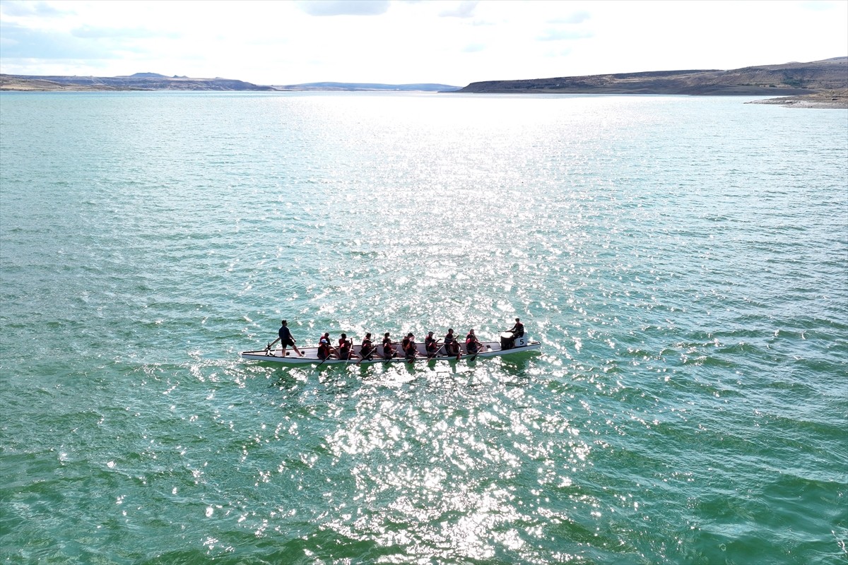 Kayseri'de Yamula Baraj Gölü'nde düzenlenen Dragon Festivali'nin ilk etabı tamamlandı. Kocasinan...