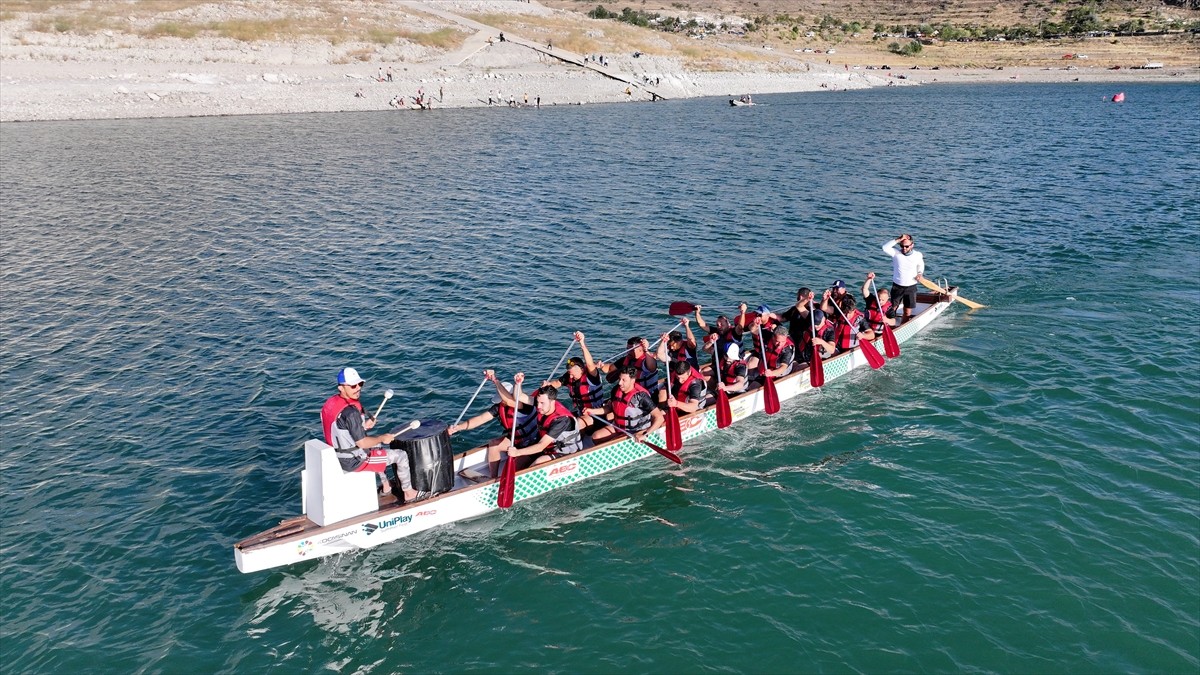 Kayseri'de Yamula Baraj Gölü'nde düzenlenen Dragon Festivali sona erdi. Kocasinan Belediyesi ve...