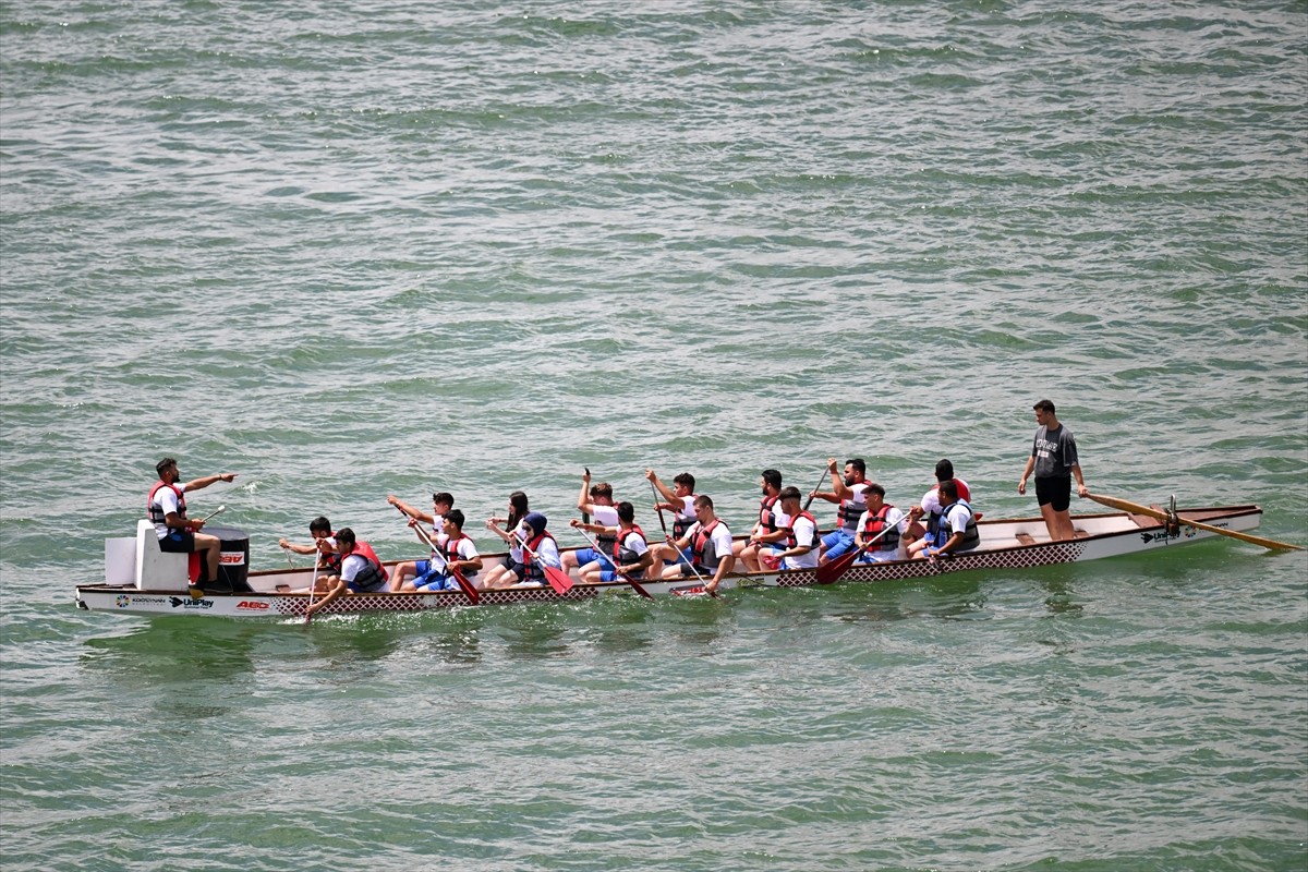 Kayseri'de Yamula Barajı gölündeki Dragon Festivali seri yarışlarla başladı. Kocasinan Belediyesi...