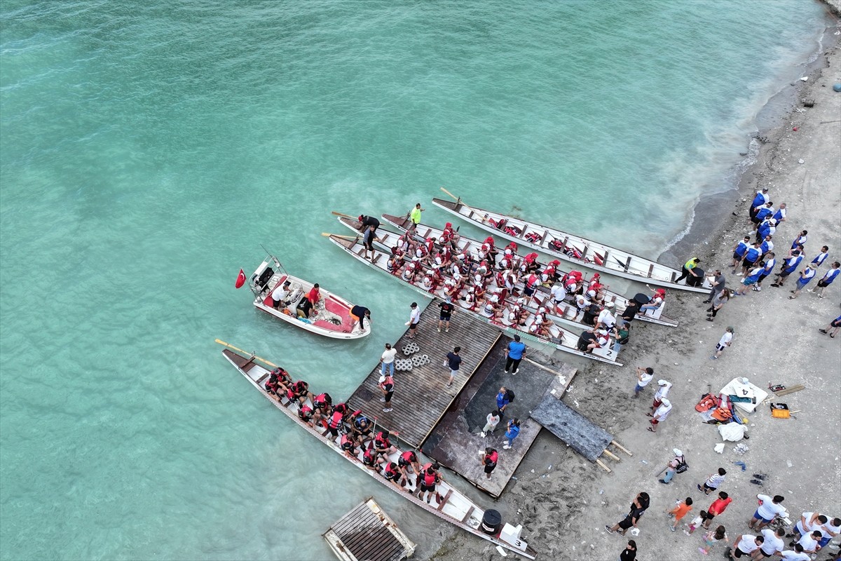 Kayseri'de Yamula Barajı gölündeki Dragon Festivali seri yarışlarla başladı. Kocasinan Belediyesi...