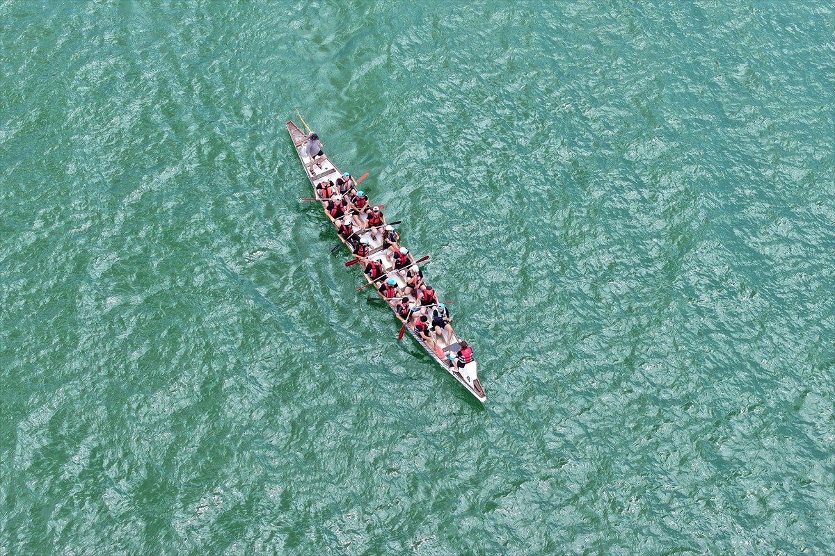 Kayseri'de Yamula Barajı gölündeki Dragon Festivali seri yarışlarla başladı. Kocasinan Belediyesi...