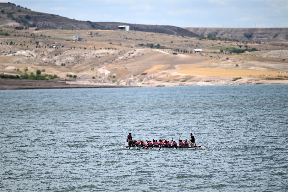 Kayseri'de Yamula Barajı gölündeki Dragon Festivali seri yarışlarla başladı. Kocasinan Belediyesi...
