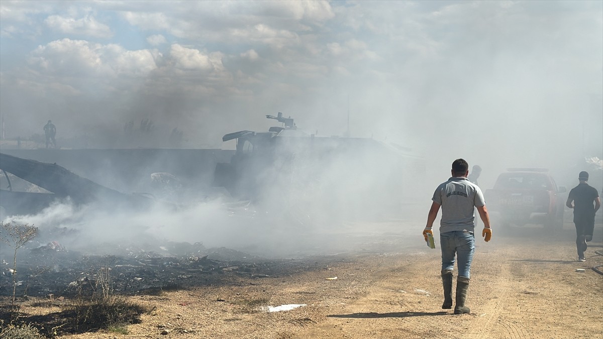 Kırklareli'nde plastik atık toplama tesisinde çıkan yangın söndürüldü.