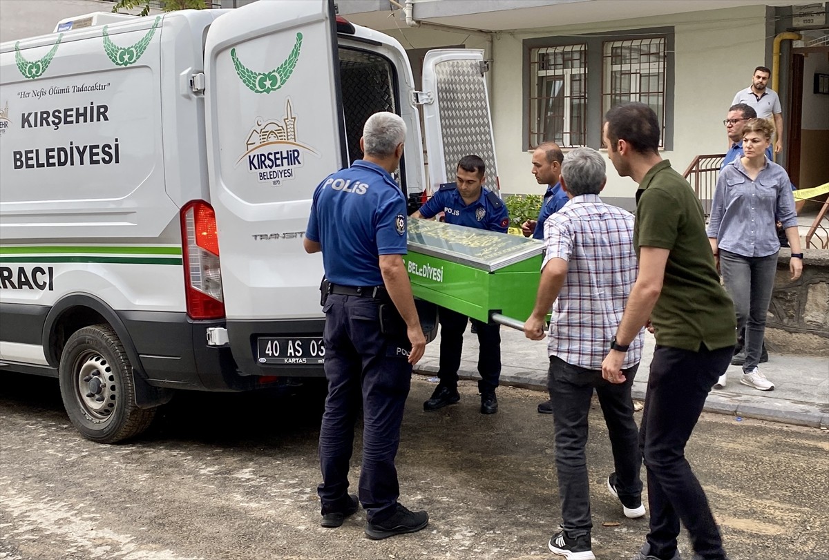 Kırşehir'de alacak verecek meselesinden çıkan silahlı kavgada bir kişi yaşamını yitirdi.
