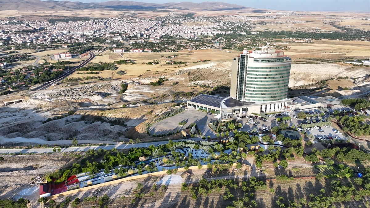 Kırşehir'de iş insanı Ercan Malkoç tarafından yaklaşık 10 dönümlük alanda oluşturulan "Neşet Ertaş...