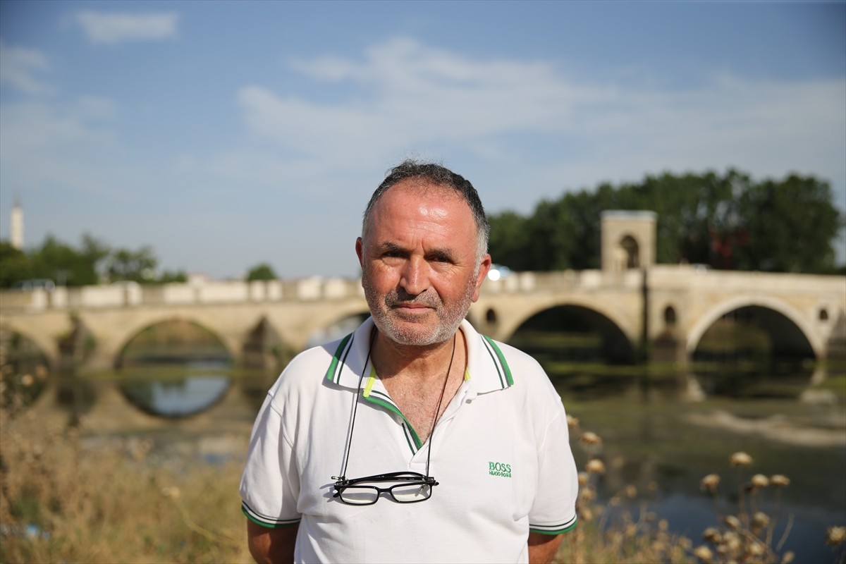 Kış aylarındaki yetersiz kar yağışları, yaz aylarındaki aşırı sıcaklar ve yer altı sularının yoğun...