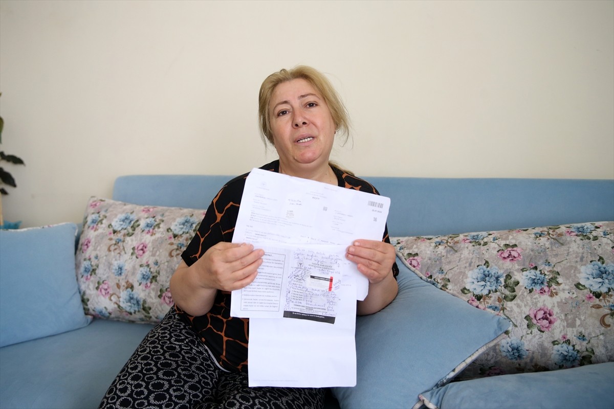 Konya'nın merkez Meram ilçesinde, sahipsiz köpeklerin saldırısı sonucu yaralanan kadın, sahipsiz...