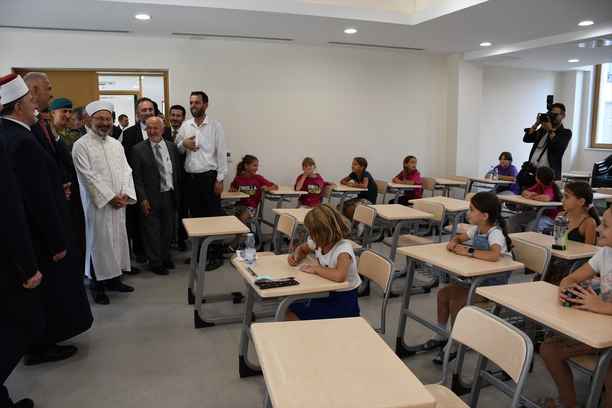 Kültür ve Turizm Bakanı Mehmet Nuri Ersoy (sağda), Kosova'ya günübirlik ziyareti kapsamında...