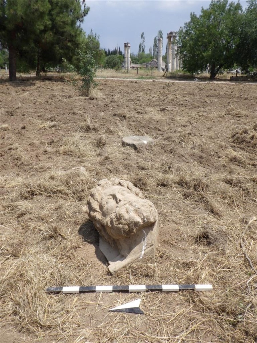 Kültür ve Turizm Bakanlığı, Aydın'daki Aphrodisias Antik Kenti'nde, mimari bir konsol ya da...